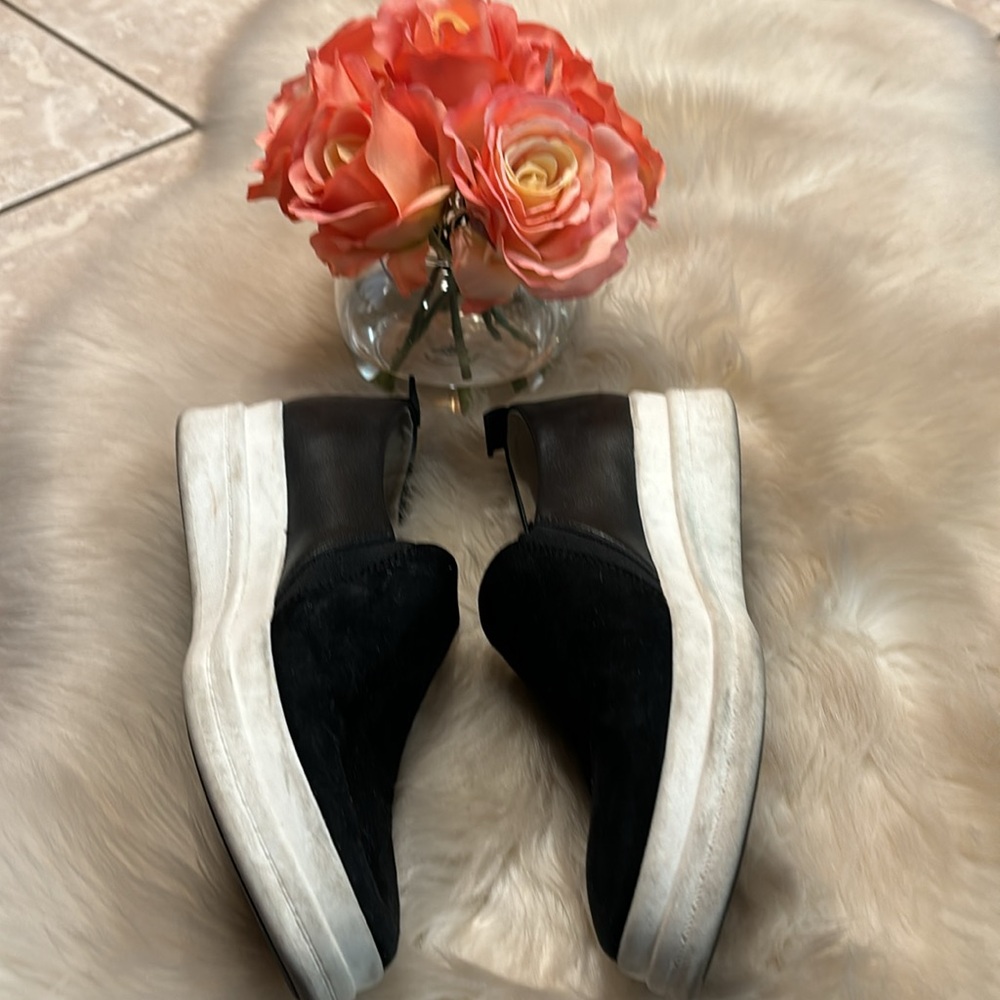 Naturalizer Casual Slip on Sneakers